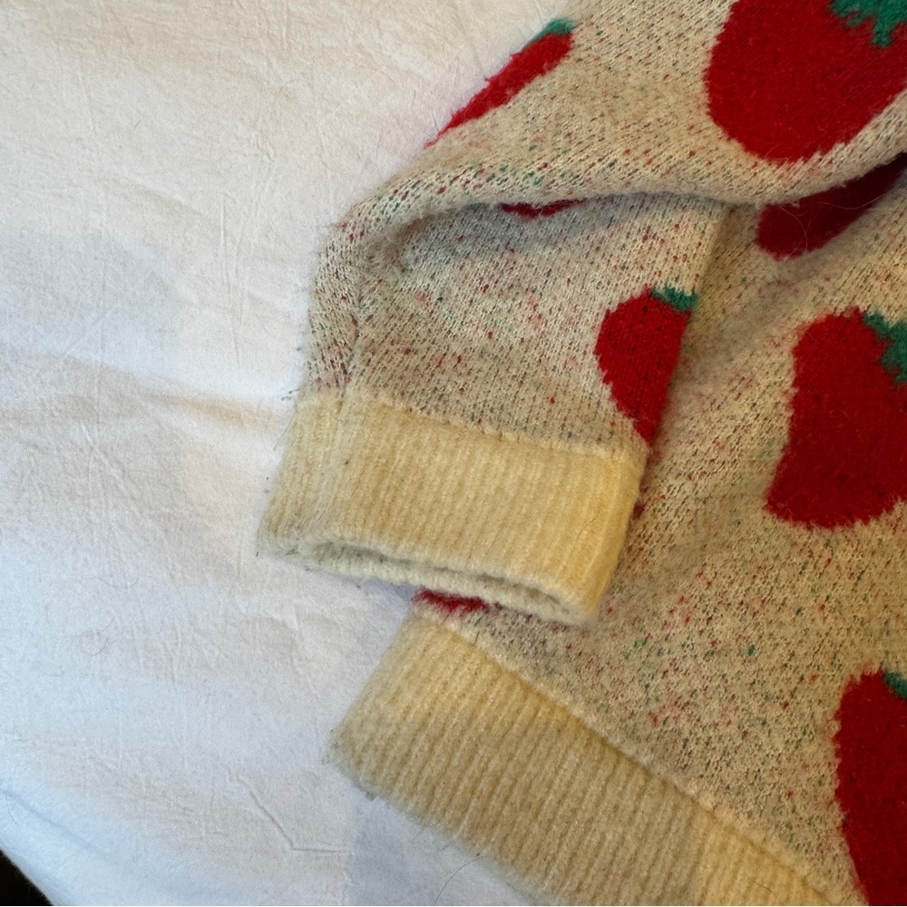 Lisa Says Gah Strawberry Sweater xs/s - Picture 4 of 4